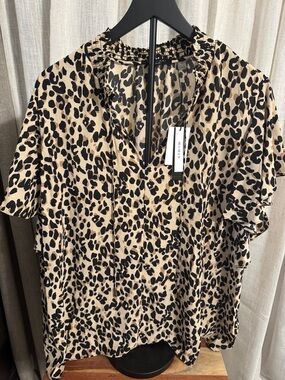 Tahari Woman Beige and Black Leopard-Print Short Sleeve Blouse size 3X